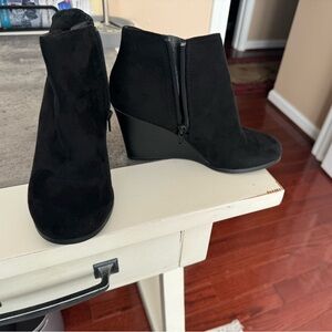 Soda Wedged Boots Size 6